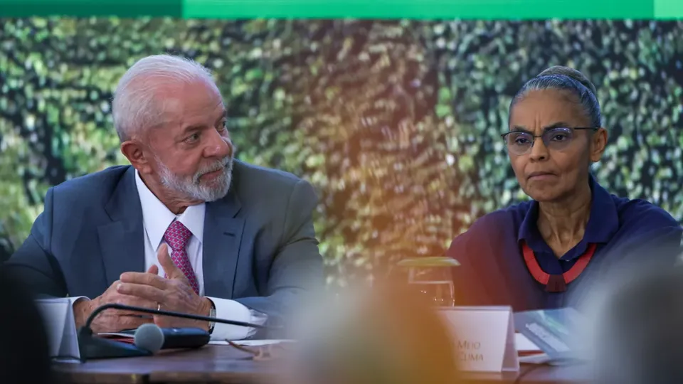 O presidente Luiz Inácio Lula da Silva defende a exploração na Margem Equatorial e acredita que a ministra Marina Silva é favorável ao projeto.