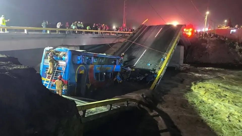 Acidente ocorreu na Rodovia Pan-Americana, 75 km ao norte de Lima, com grande mobilização de resgate