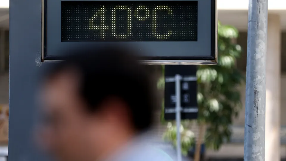 Pesquisa aponta que altas temperaturas elevam riscos para idosos e portadores de doenças crônicas na capital fluminense.
