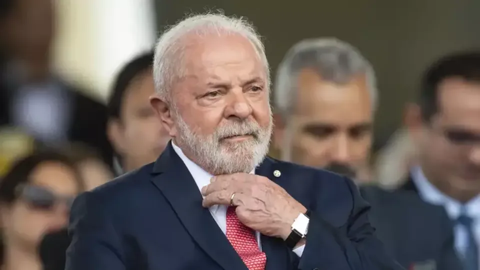 Pesquisa aponta que a popularidade do presidente caiu de 35% para 24% em apenas dois meses.