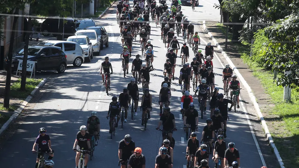 Ato no Parque do Povo reuniu amigos e familiares em homenagem ao ciclista assassinado. SSP-SP intensifica policiamento na região.