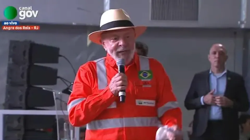 O presidente Luiz Inácio Lula da Silva criticou a alta dos preços dos combustíveis e sugeriu que a Petrobras venda diretamente a consumidores.