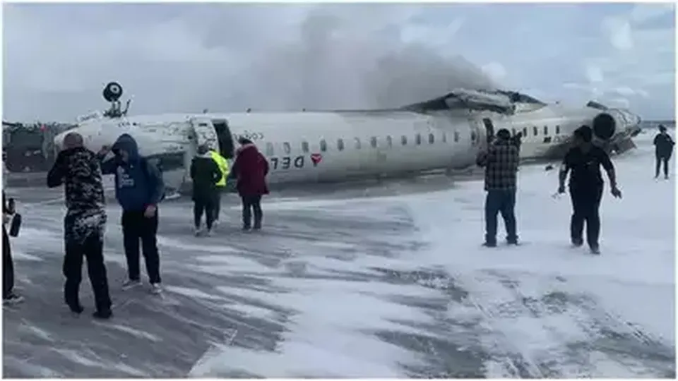 Avião da Delta Airlines sofre acidente ao aterrissar em Toronto; oito feridos