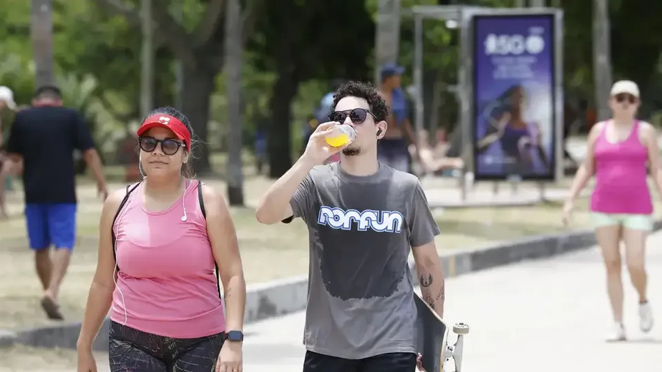 Rio de Janeiro registra temperatura recorde de 44 graus em nova onda de calor