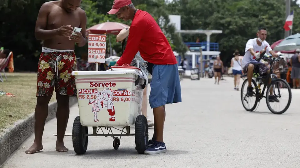 Capital paulista enfrenta onda de calor, com previsão de temperaturas acima de 33ºC durante a semana.