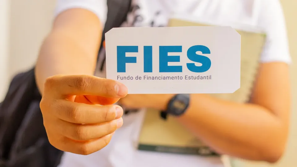 Candidatos podem consultar se foram aprovados para financiamento de cursos superiores no FIES 2025.