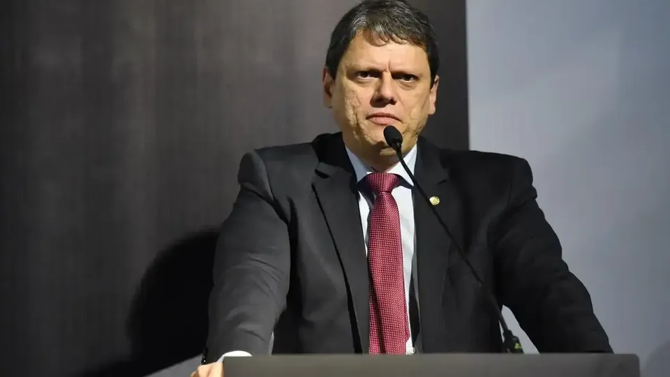 Governador de São Paulo reafirma que não será candidato, mas admite possibilidade se convocado por ex-presidente.