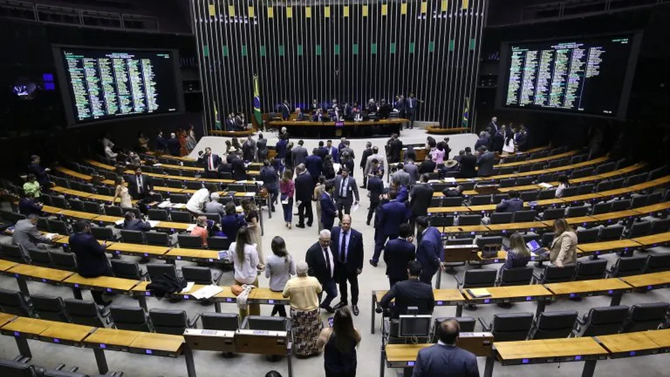 A proposta, de autoria da deputada Renata Abreu, segue agora para sanção presidencial após aprovação no Senado.