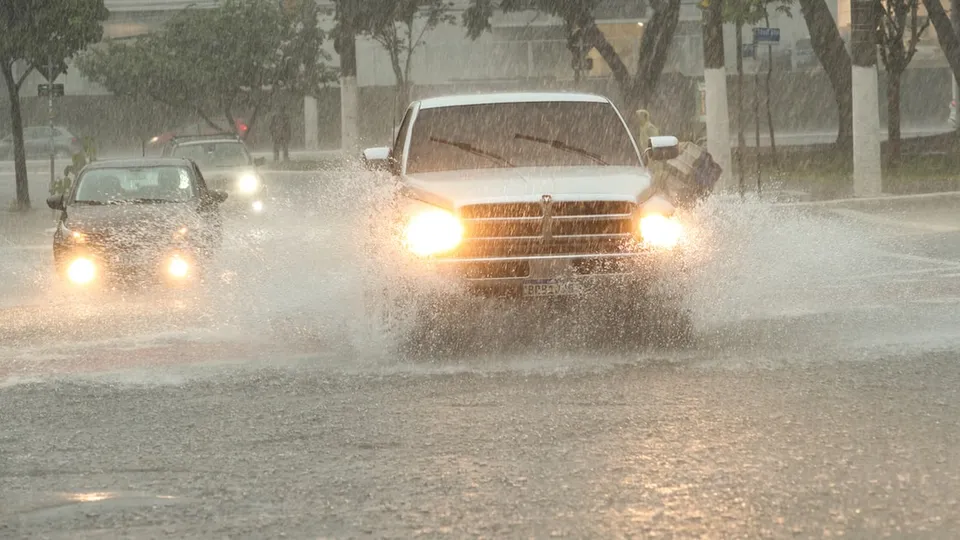 Instituto prevê precipitações de até 50 mm e ventos de até 60 km/h; cuidados são recomendados