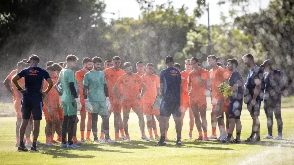 Jogadores do Sport se envolvem em acidente a caminho do centro de treinamento