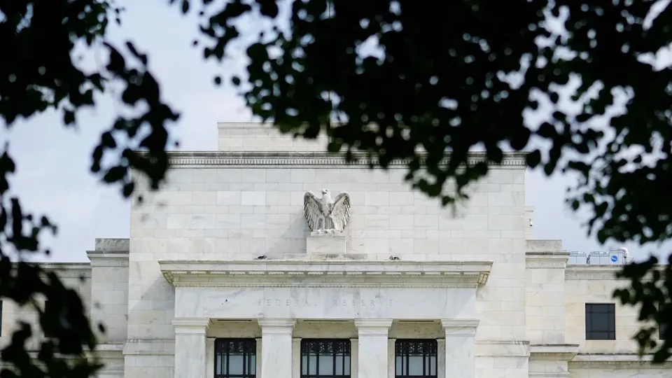 Ata revela que participantes do Fed temem aumento da inflação devido a novas tarifas e políticas comerciais.