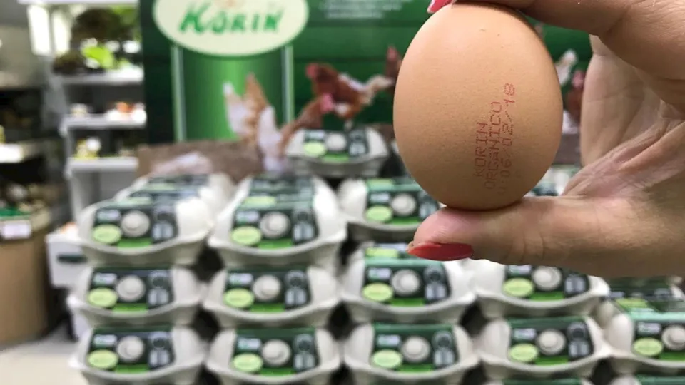 Medida do Ministério da Agricultura visa garantir a qualidade dos alimentos, mas enfrenta resistência do setor produtivo.