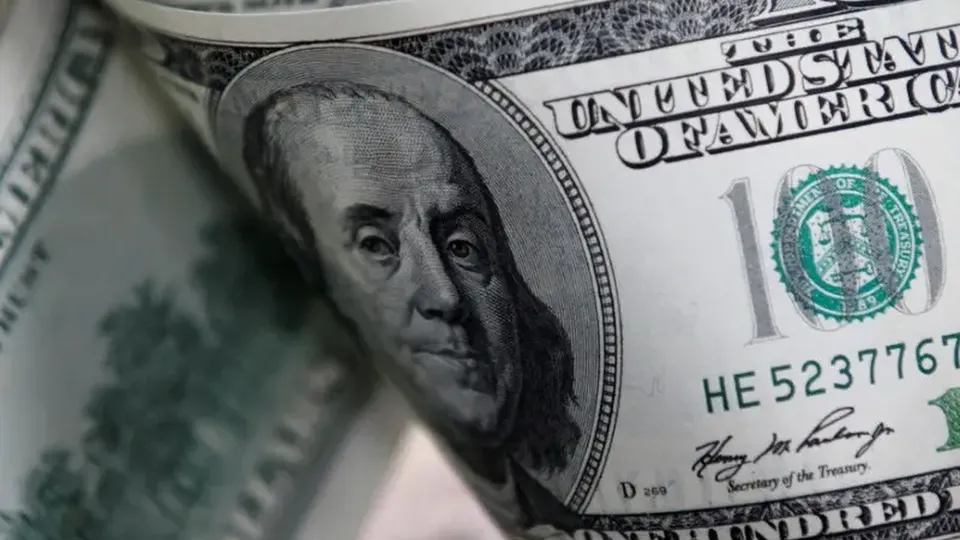 Com novas ameaças tarifárias de Trump, moeda americana recuou 0,38% nesta quinta-feira.