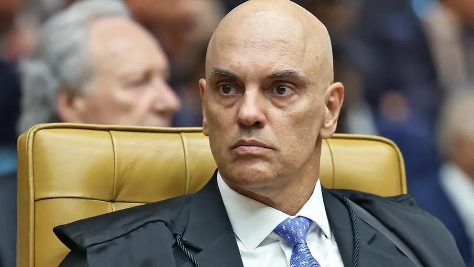 Ministro do STF ameaça suspender serviços da plataforma caso não cumpra ordem.
