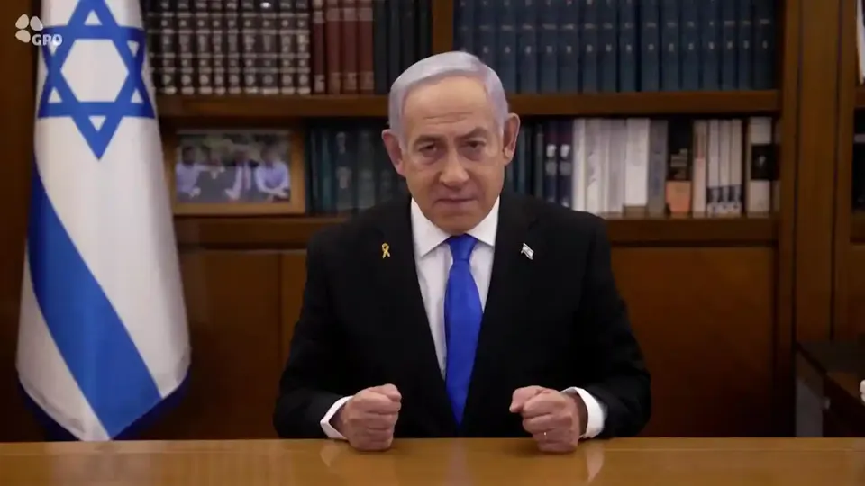 O primeiro-ministro Benjamin Netanyahu promete represálias após a identificação de um corpo não correspondente ao de Shiri Bibas.