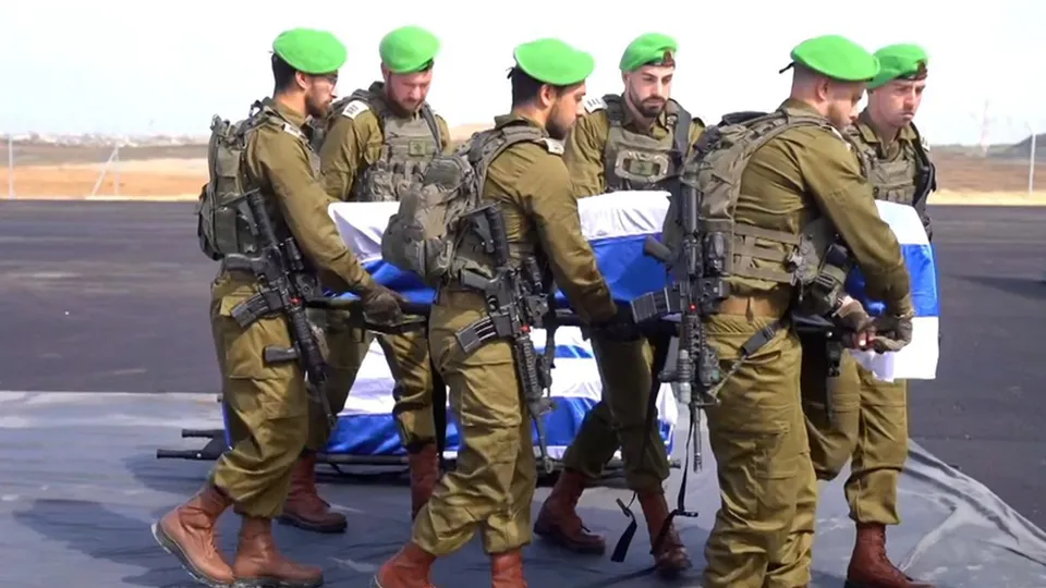 A Cruz Vermelha confirma a entrega do corpo de Shiri Bibas, refém israelense, após troca de restos mortais em Gaza.