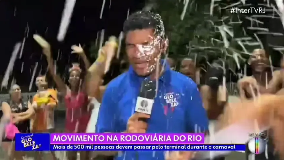 Josuê Amador, da Inter TV, foi alvo de um furto enquanto cobria o carnaval no centro do Rio de Janeiro.