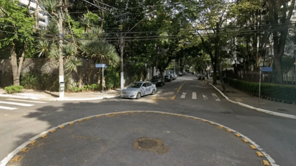 O incidente ocorreu na Vila Nova Conceição; vice-governador Felício Ramuth não estava presente no veículo.