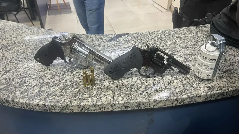 PM apreendeu armas e granada após confusão durante carnaval na Zona Norte do Rio