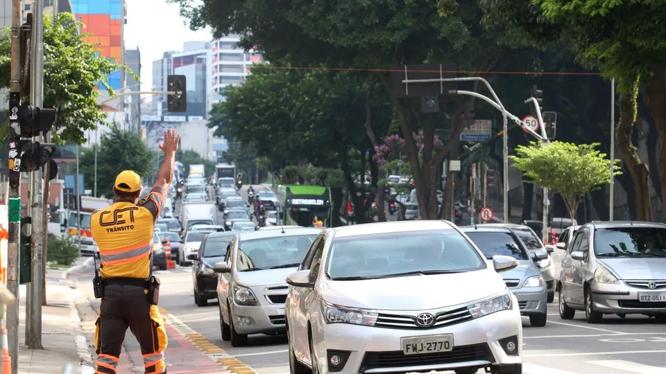 Prefeitura de São Paulo suspende rodízio municipal de veículos durante o Carnaval; saiba quando volta a vigorar.