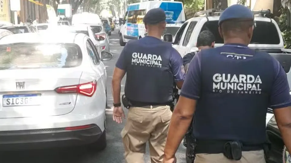 Prefeito do Rio anunciou mudanças que permitem policiamento ostensivo pela Guarda Municipal, com nova divisão armada.