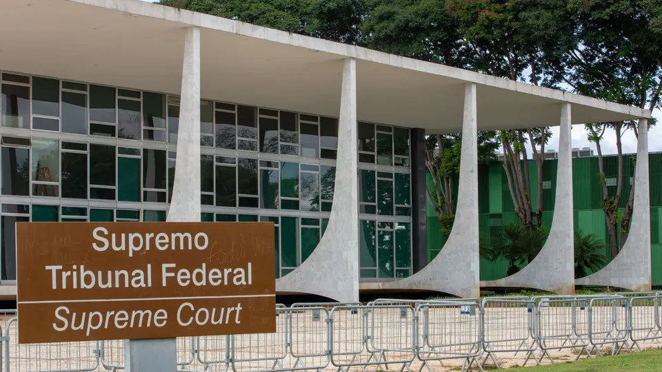 A Primeira Turma do Supremo Tribunal Federal confirma bloqueio da rede social Rumble, que não apresentou representantes legais no país.