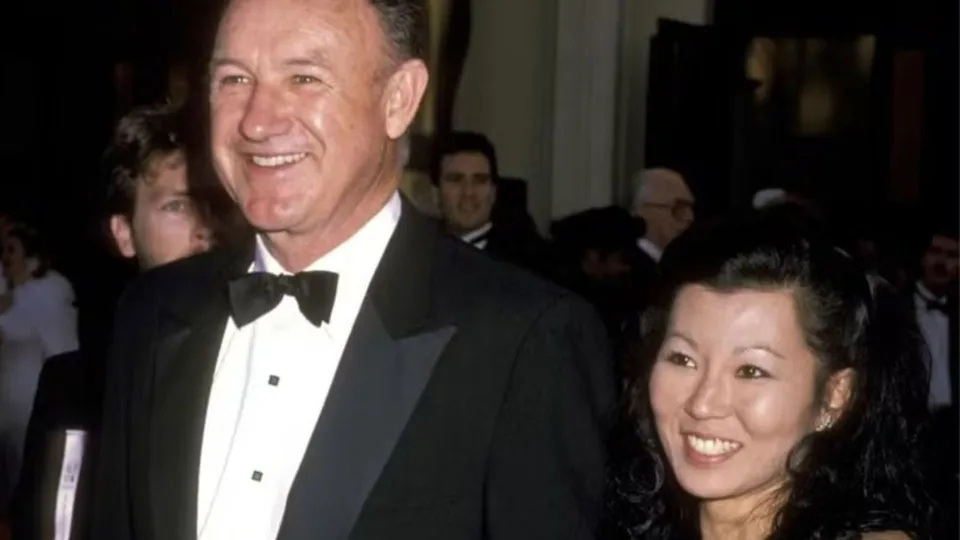 A esposa do ator Gene Hackman, Betsy Arakawa, faleceu devido à síndrome pulmonar por hantavírus, uma doença rara e grave.