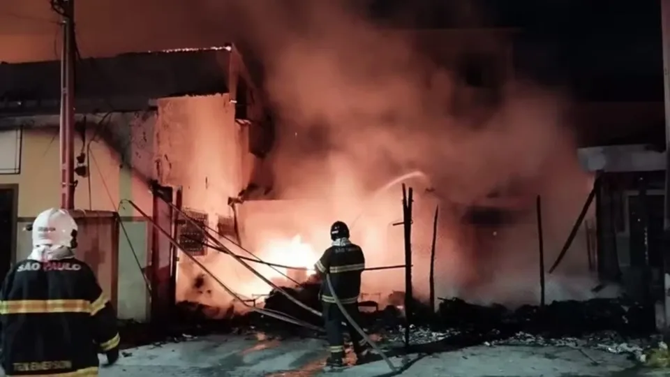 Um incêndio na madrugada desta segunda-feira deixou quatro mortos e nove feridos em abrigo para vulneráveis na cidade paulista.