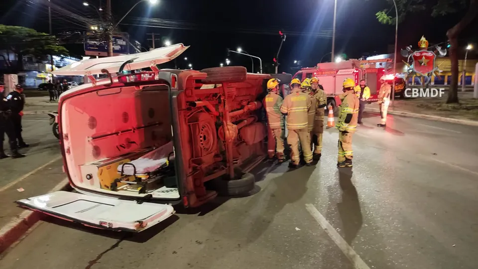 Acidente ocorreu em cruzamento da Avenida Hélio Prates; cinco pessoas ficaram feridas e idoso foi levado ao hospital.