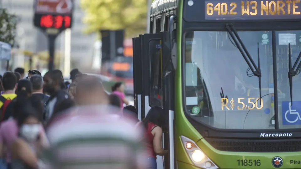 O recuo foi impulsionado principalmente pelos serviços de transporte e afeta o crescimento anual.