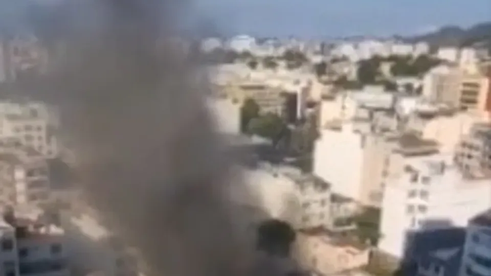 O incêndio ocorreu na tarde desta sexta-feira (14) e foi rapidamente controlado pelos bombeiros.