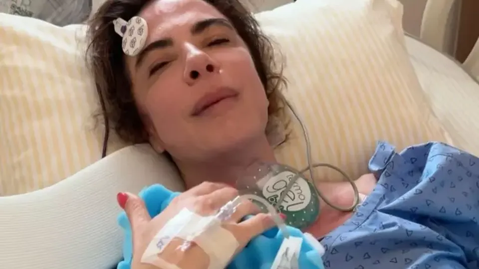 A apresentadora de 55 anos, internada em São Paulo, já iniciou fisioterapia após procedimento bem-sucedido