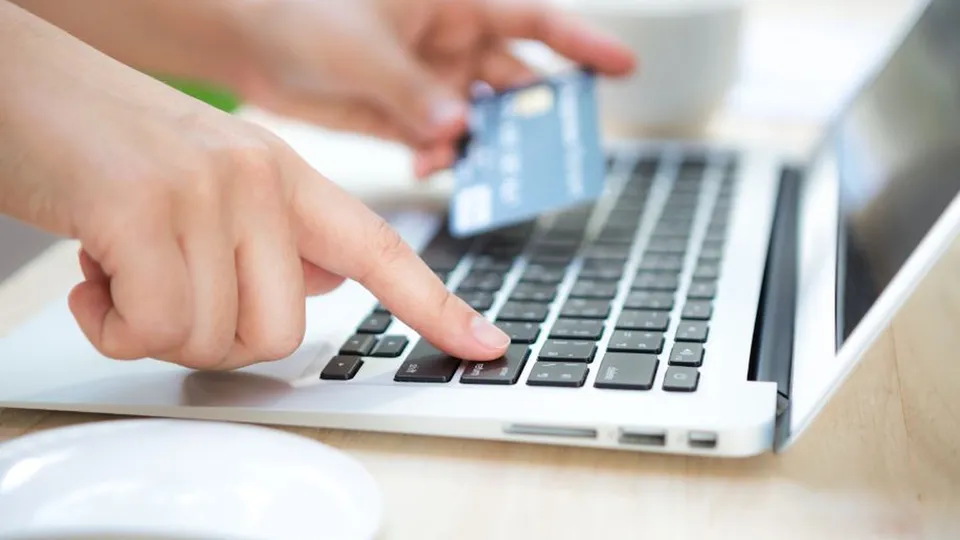 Comemorado em 15 de março, o Dia do Consumidor traz alertas sobre fraudes digitais e cuidados nas compras online.