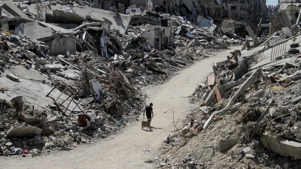 Nove palestinos, incluindo três jornalistas, foram mortos em Beit Lahiya durante negociações de cessar-fogo no Cairo.