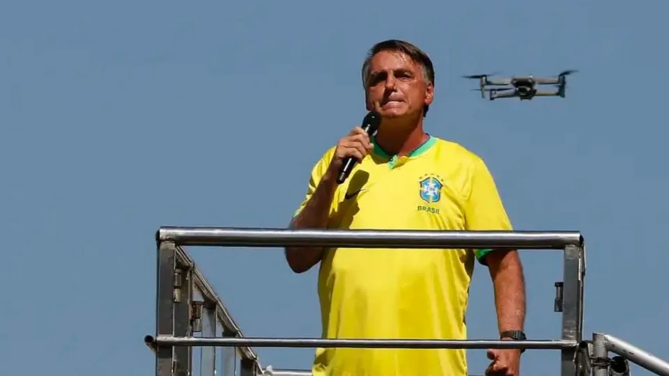 Bolsonaro convoca manifestação no Rio antes de julgamento por golpe de Estado