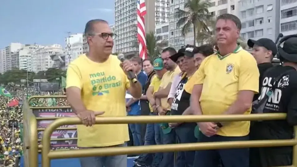 Pastor chamou ministro do STF de criminoso durante manifestação em Copacabana neste domingo (16)