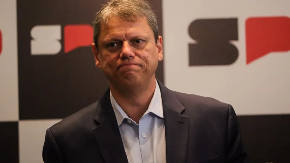 Durante ato em Copacabana, governador de São Paulo defendeu anistia aos presos de 8 de janeiro e criticou alta de preços.