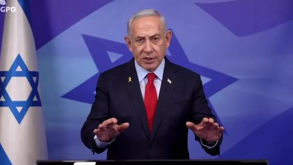 O primeiro-ministro israelense, Benjamin Netanyahu, planeja destituir Ronen Bar em meio a tensões políticas e investigações sobre segurança.