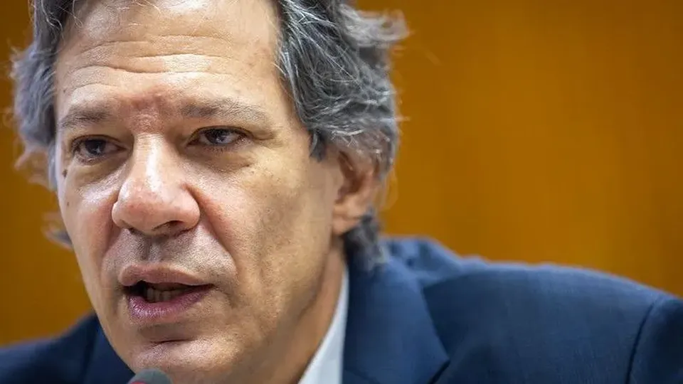 Ministro da Fazenda anuncia que isenção do Imposto de Renda beneficiará quem ganha até R$ 5 mil mensais