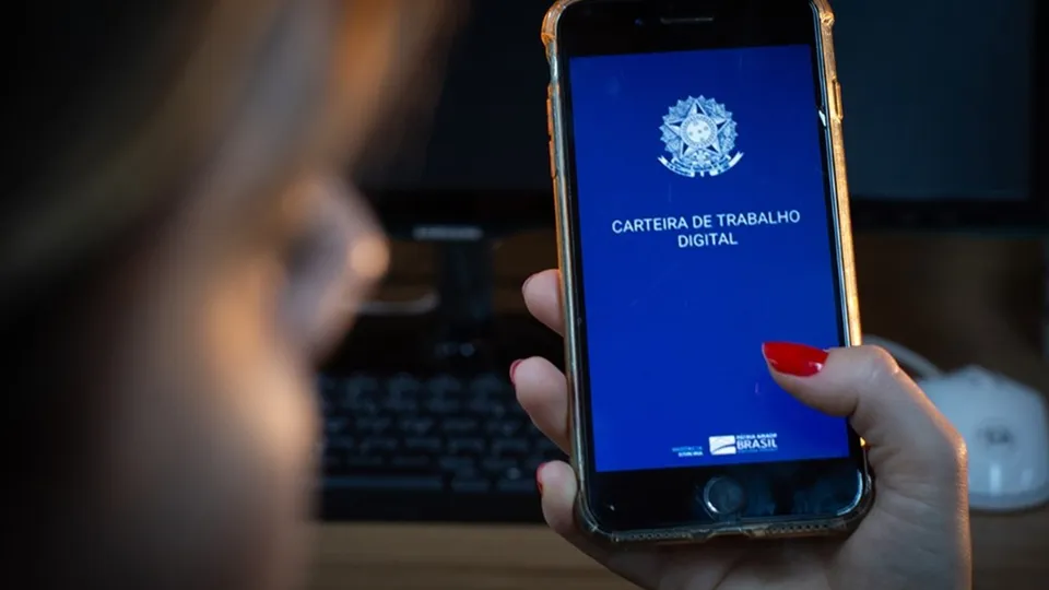 Medida visa manter isenção para quem recebe até dois salários mínimos; reajuste foi necessário após aumento do mínimo.