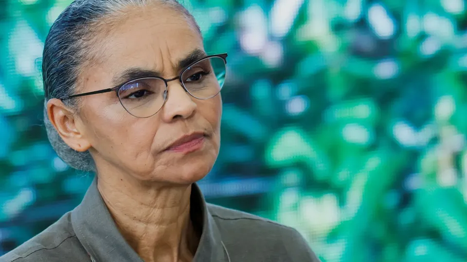 Ministra do Meio Ambiente classifica fala de Plínio Valério como incitação à violência contra mulher.