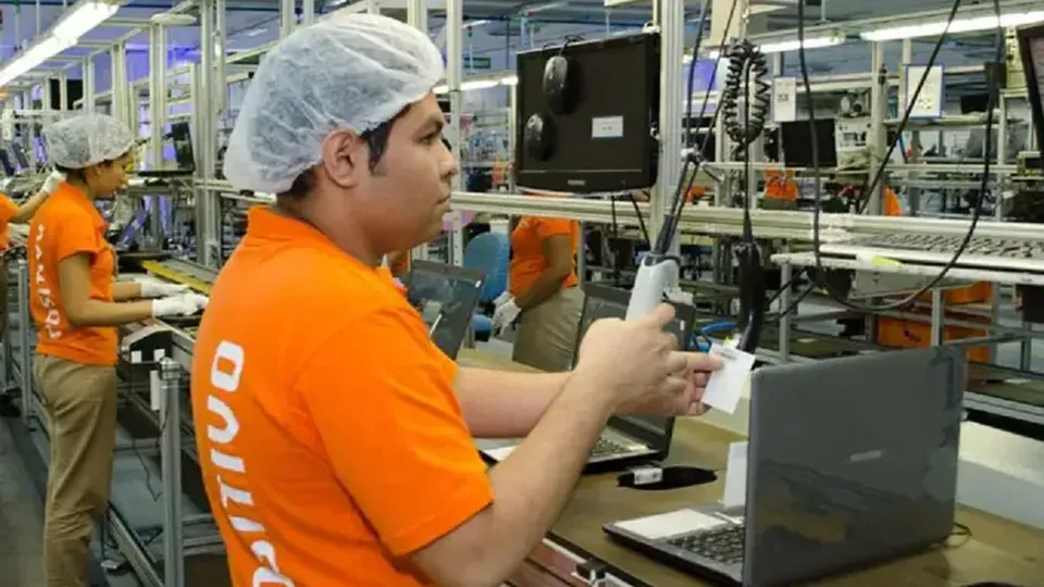A empresa teve uma significativa redução em seus lucros e receitas em comparação ao ano anterior, refletindo um mercado competitivo.