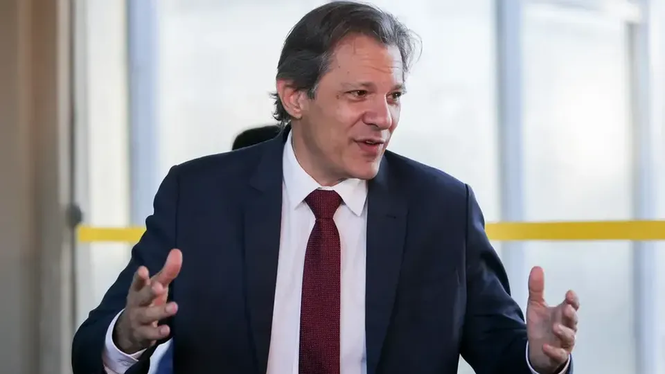 Ministro da Fazenda explica que proposta de isenção do Imposto de Renda não aumentará a carga tributária para a população.