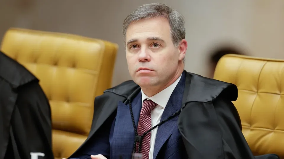 O ministro André Mendonça, do STF, foi o único a apoiar pedidos de defesa de Bolsonaro para afastar Moraes e Dino do caso.