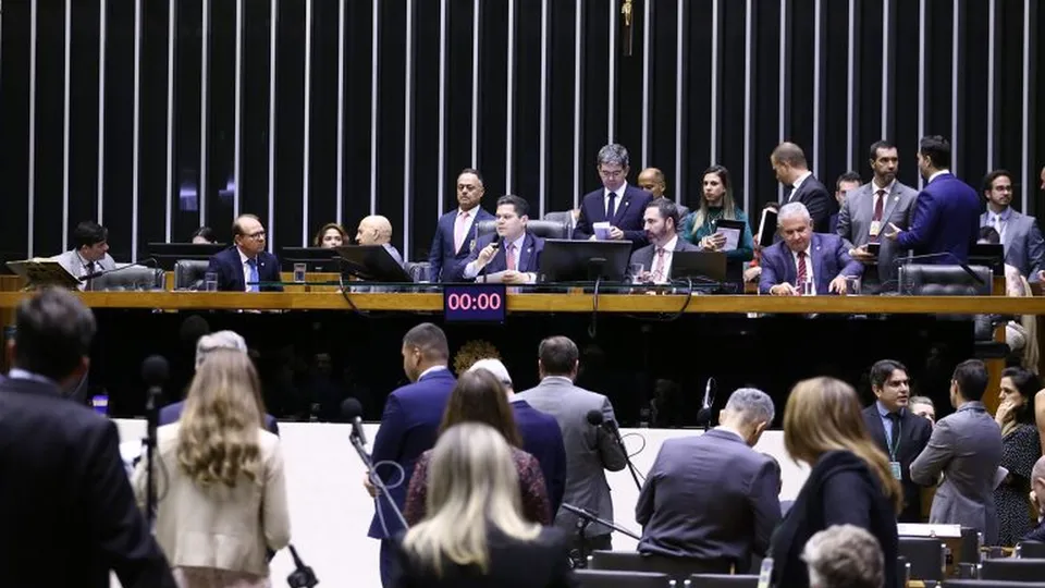 Com superávit de R$ 15 bilhões, Orçamento de 2025 é aprovado e aguarda sanção do presidente Lula