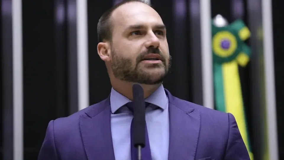 Deputado formaliza afastamento com justificativas de saúde e interesse particular