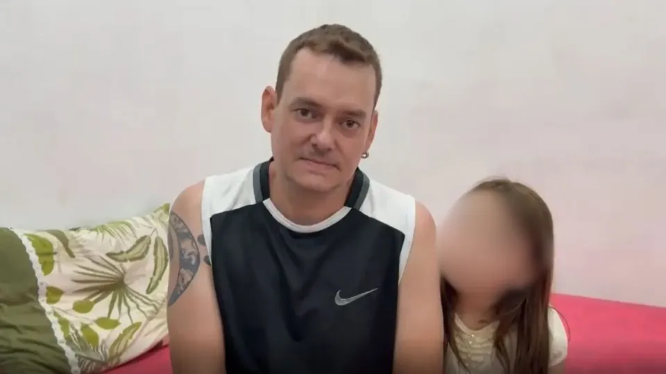 Anderson Rafael Hasse, de 40 anos, se entregou à polícia na Rocinha e a filha está bem, segundo autoridades.
