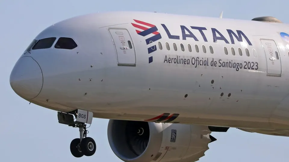 Companhias aéreas disputam judicialmente dívidas relacionadas a voos não utilizados desde 2014.