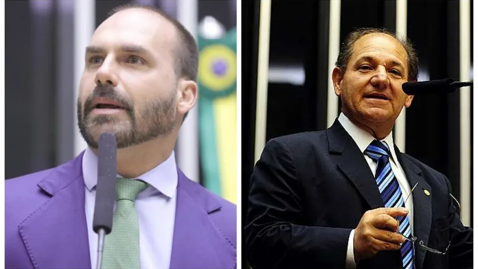 Eduardo Bolsonaro se afasta do cargo para residir nos Estados Unidos; suplente assume a vaga temporariamente.