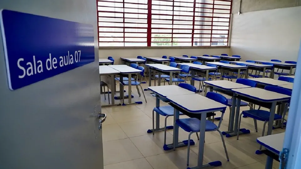 Greve visa garantir reajuste salarial, aumento de efetivos e melhorias nas condições de ensino; assembleia foi realizada pela Apeoesp.